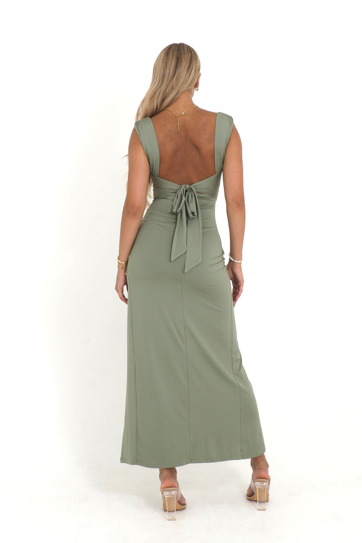 Ronja | Figurbetontes Schlitzkleid mit Raffungen