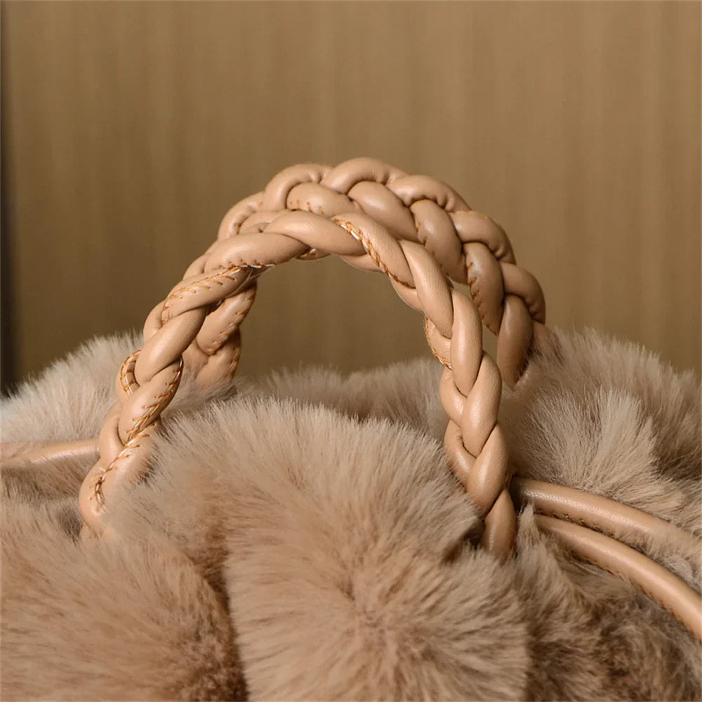 Blesilda | Plüsch-Handtasche mit Geflochtenem Griff