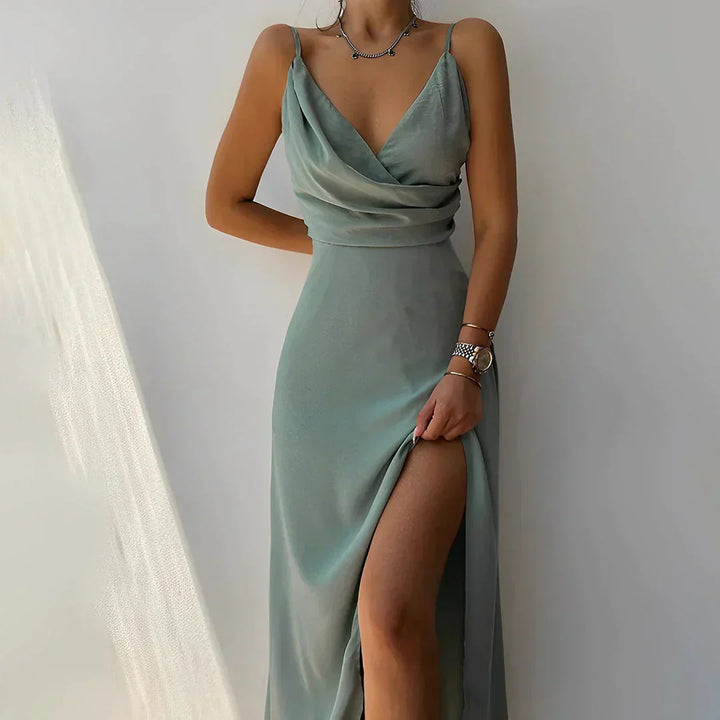 Sophia | Satinkleid mit Wasserfallausschnitt und Schlitz