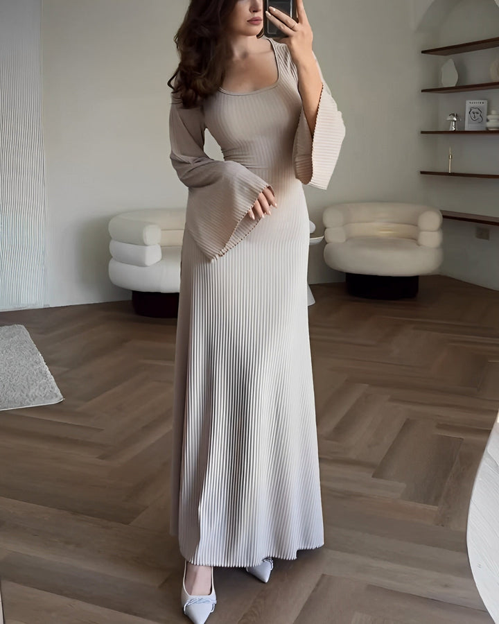 Mechthild | Geripptes Strick-Maxikleid mit Ärmeln